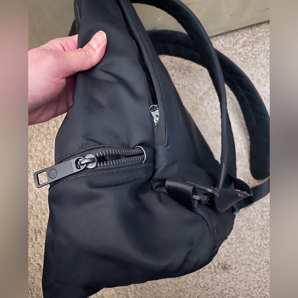 Lululemon backpack USED fair condition - Picture 8 of 9